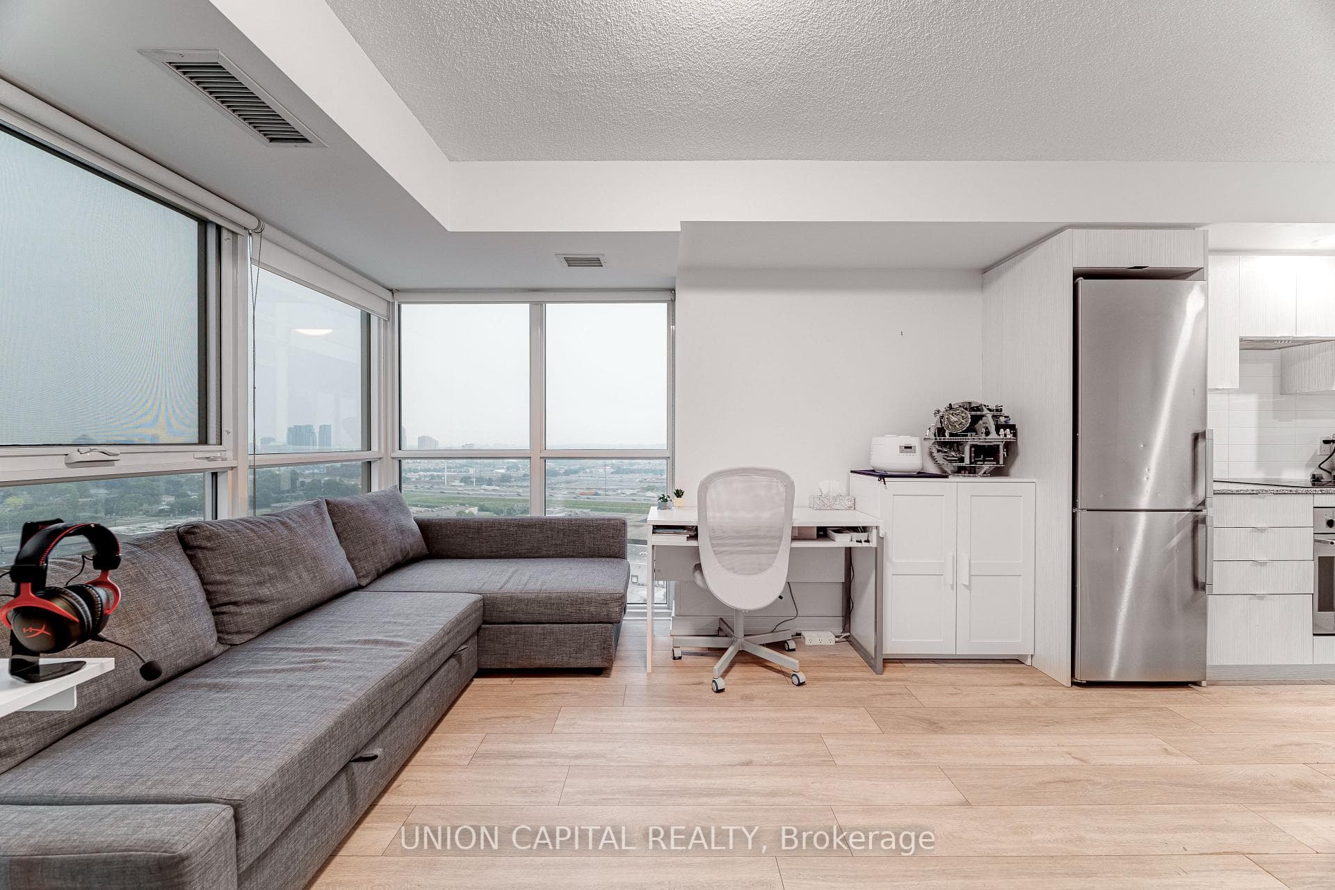 225 Village Green Square Unit 2010 photo 7