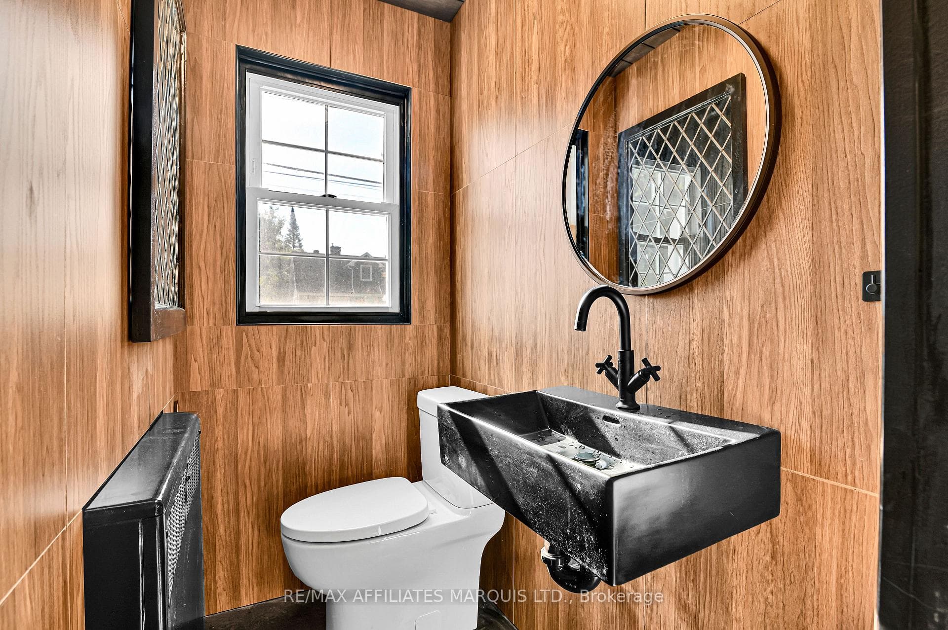 1603 Peter Street photo 9