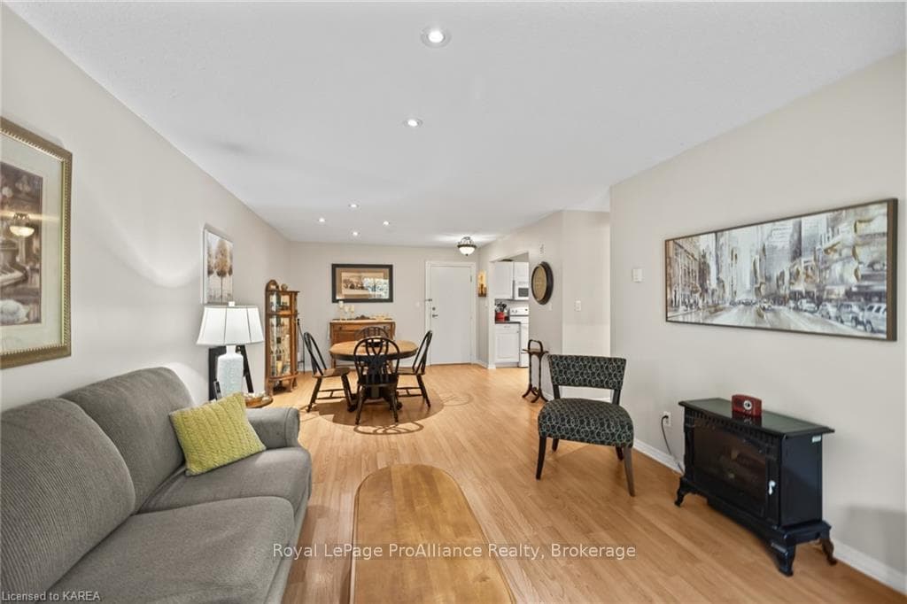 580 ARMSTRONG Road Unit 202 photo 8