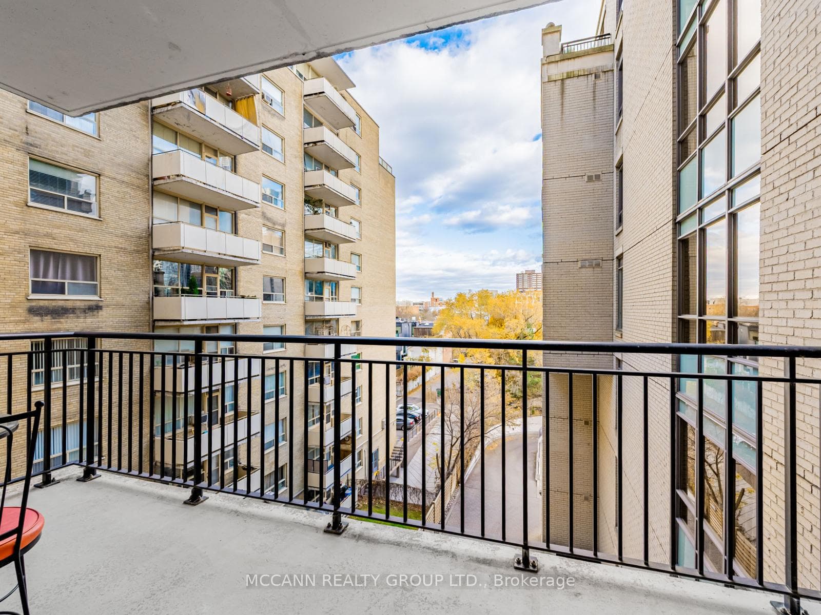 99 Avenue Road Unit 607 photo 25