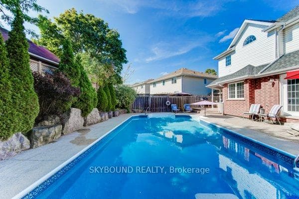 179 Bridgewater Crescent photo 32