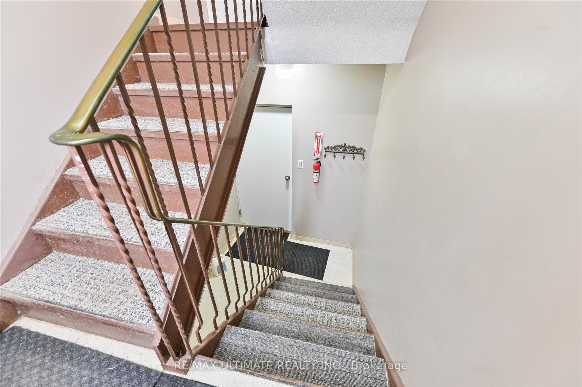 76 Hilldale Road photo 40