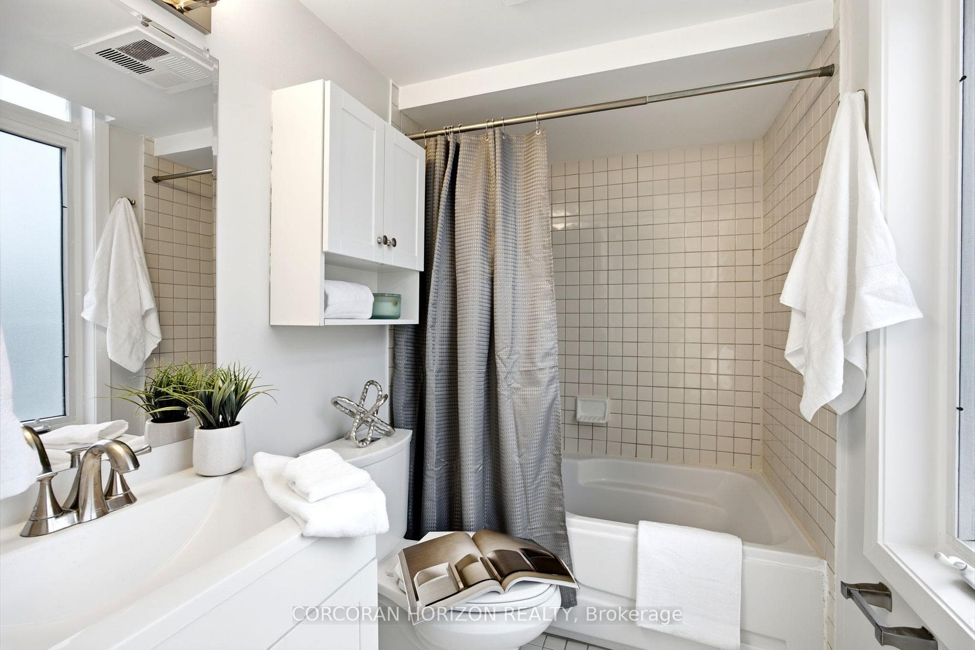 415 Jarvis Street Unit 301 photo 20