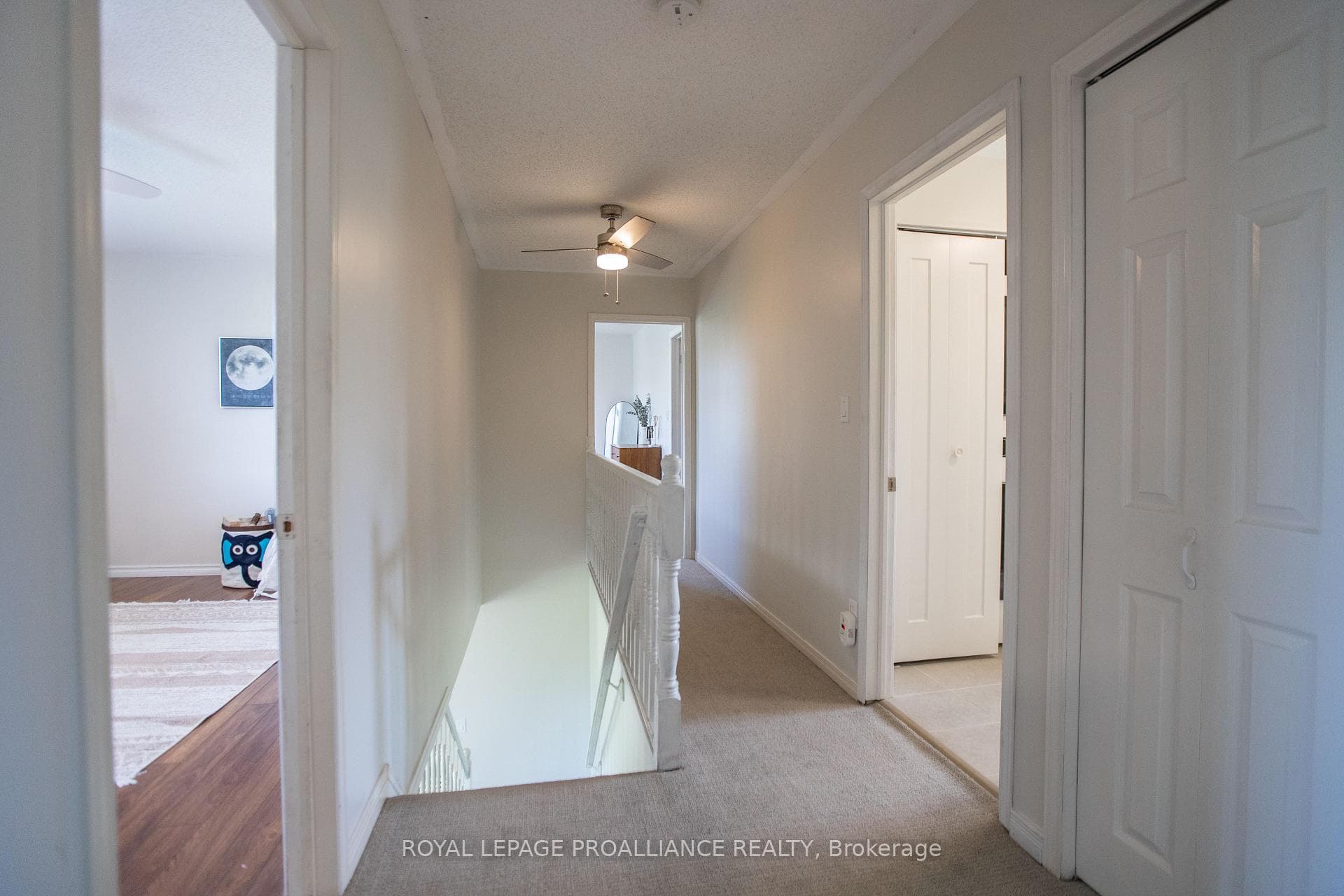 2130 Arne Crescent photo 19