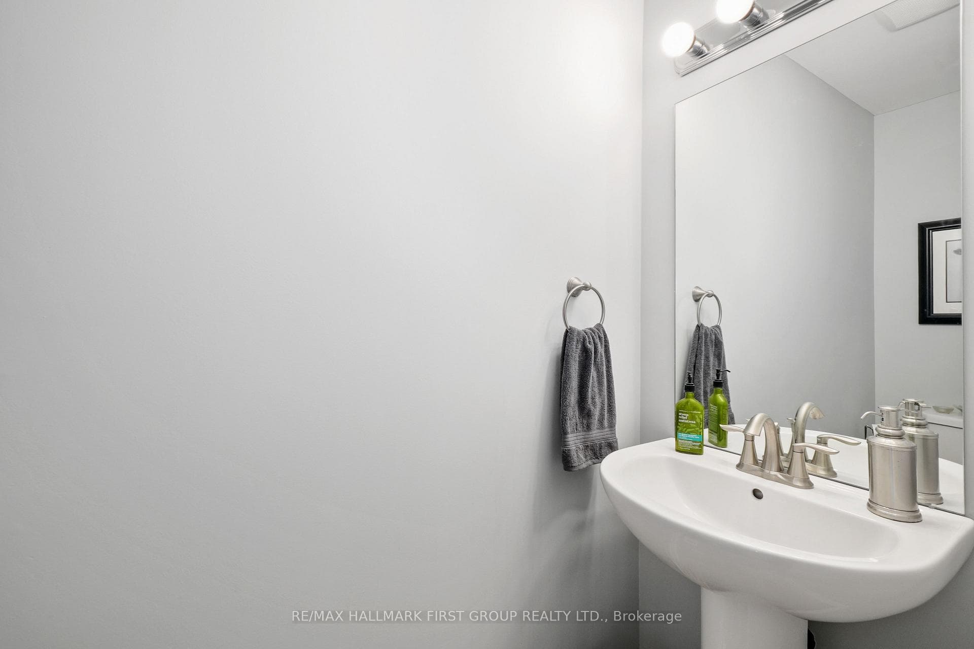 489 Hayward Street photo 18