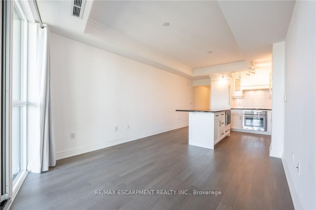 2060 Lakeshore Road Unit 406 photo 22