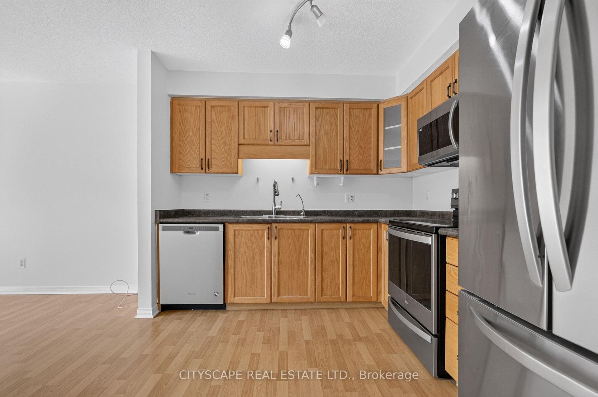 244 Sophia Crescent photo 13
