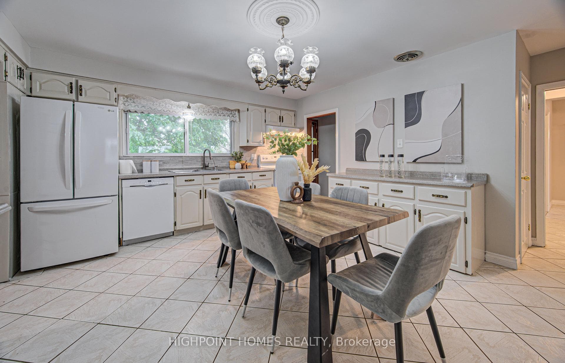 5438 Trafalgar Road photo 19