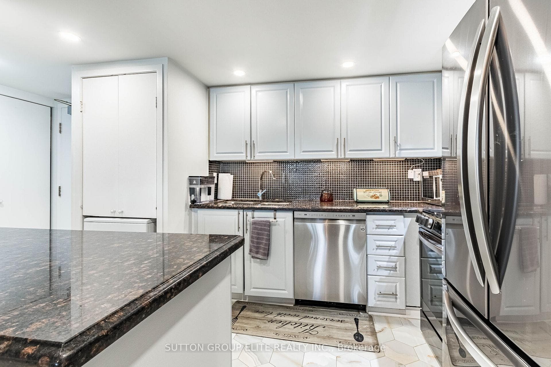 2091 Hurontario Street Unit 307 photo 16