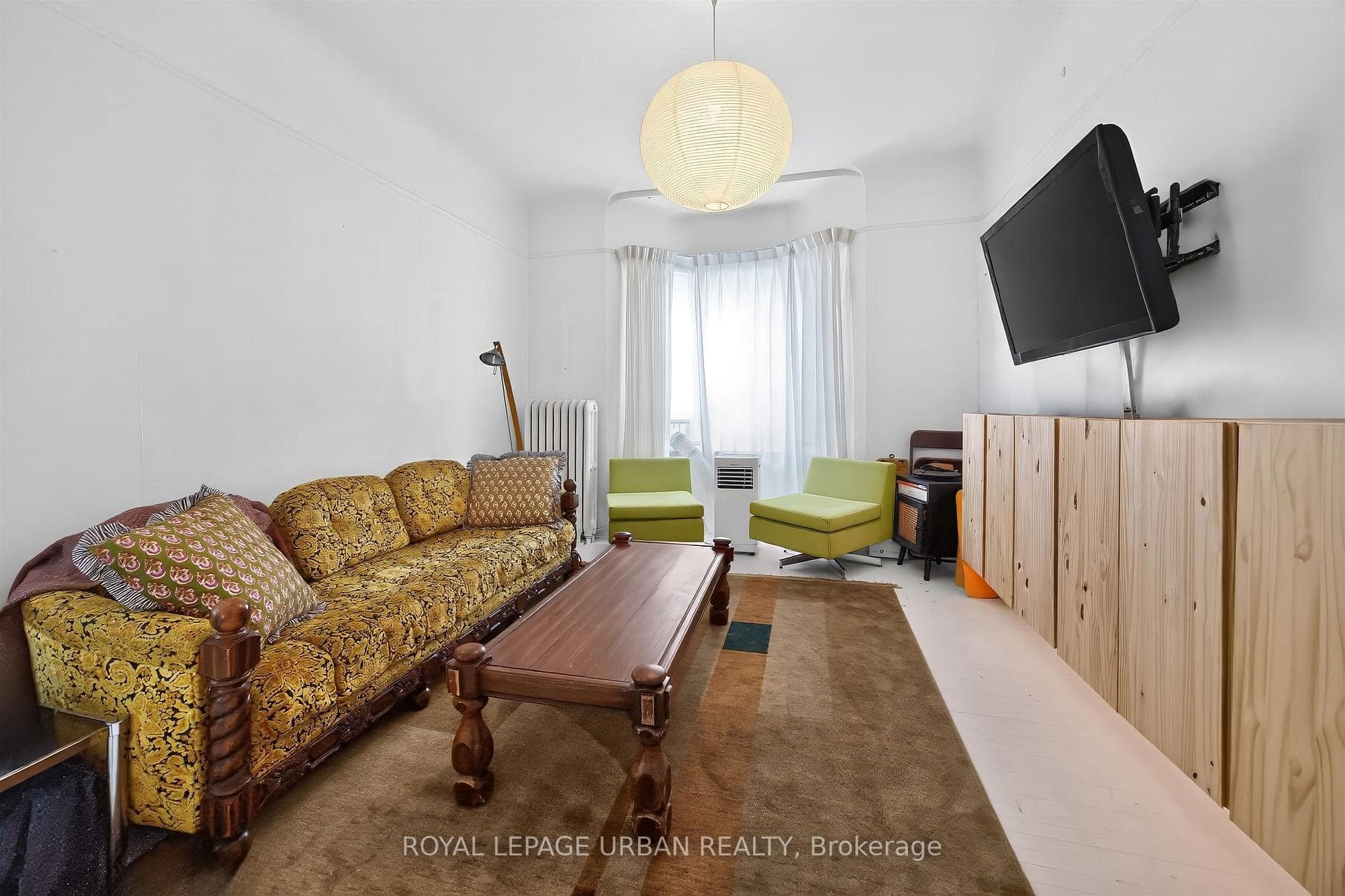 Suite 202 Entrance/Living Room