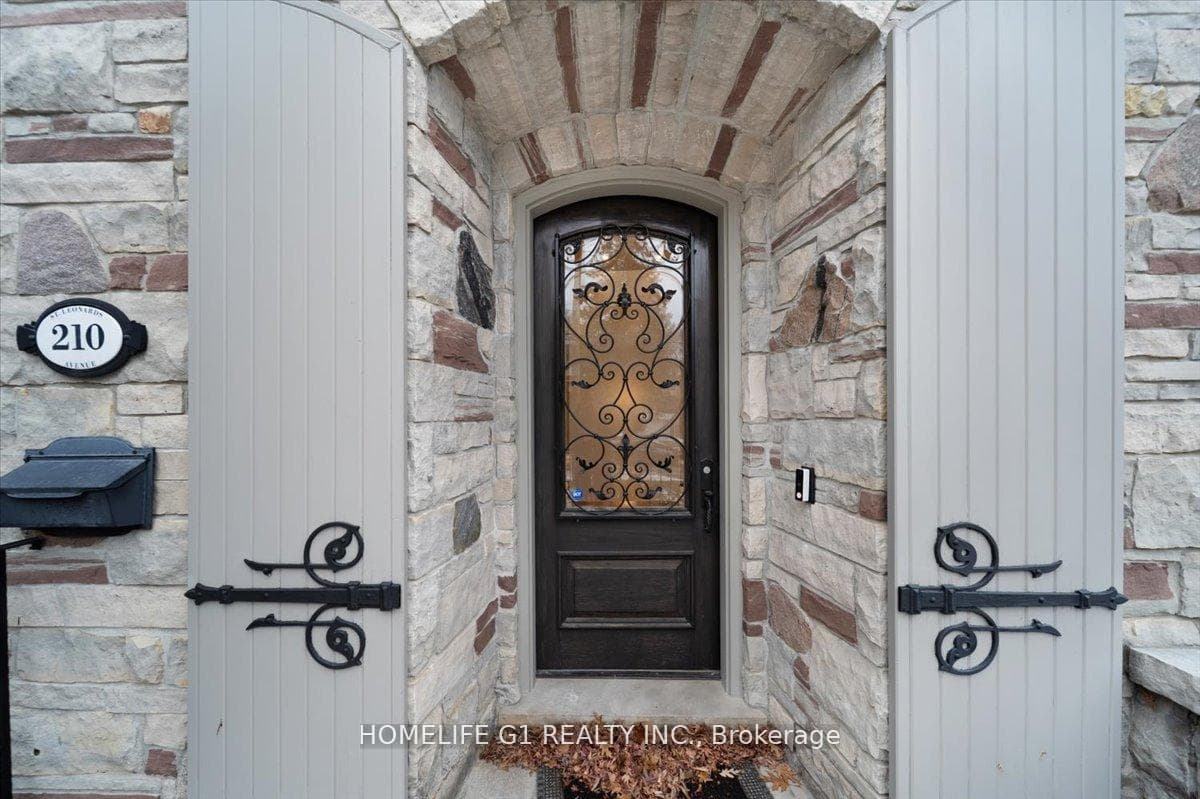 210 St Leonards Avenue photo 3