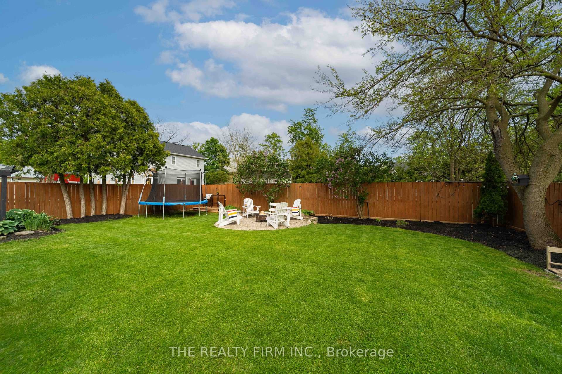 599 John Street photo 12