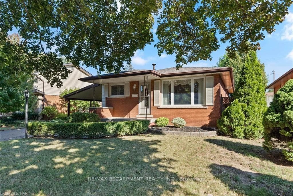 37 Goldfinch Road Unit Upper photo 1