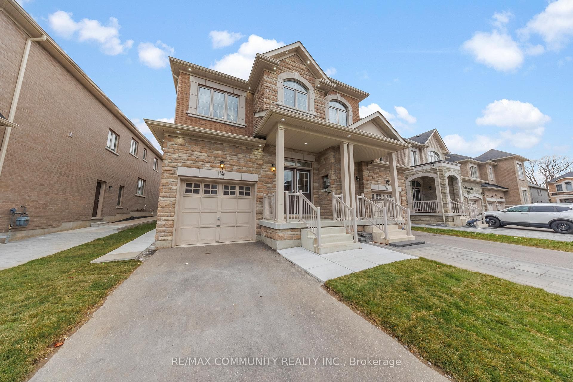 14 Mohandas Drive photo 3