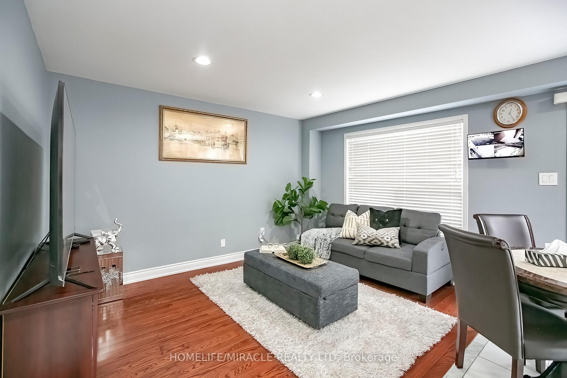 61 LAURAGLEN Crescent photo 13