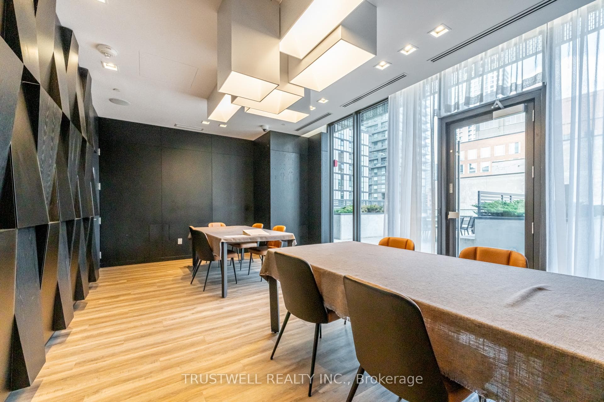 8 Eglinton Avenue Unit 2106 photo 24