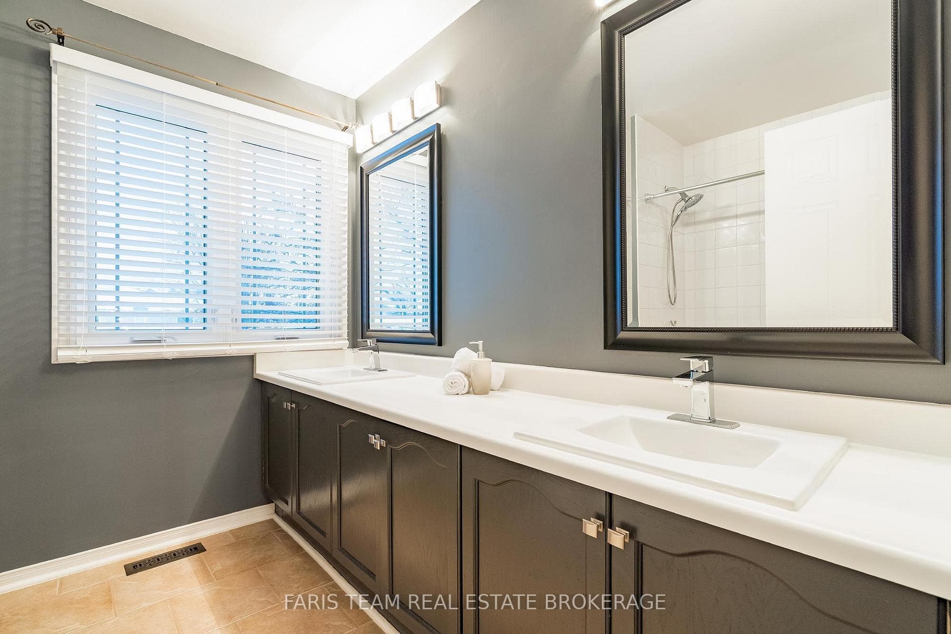 363 Grenville Avenue photo 30