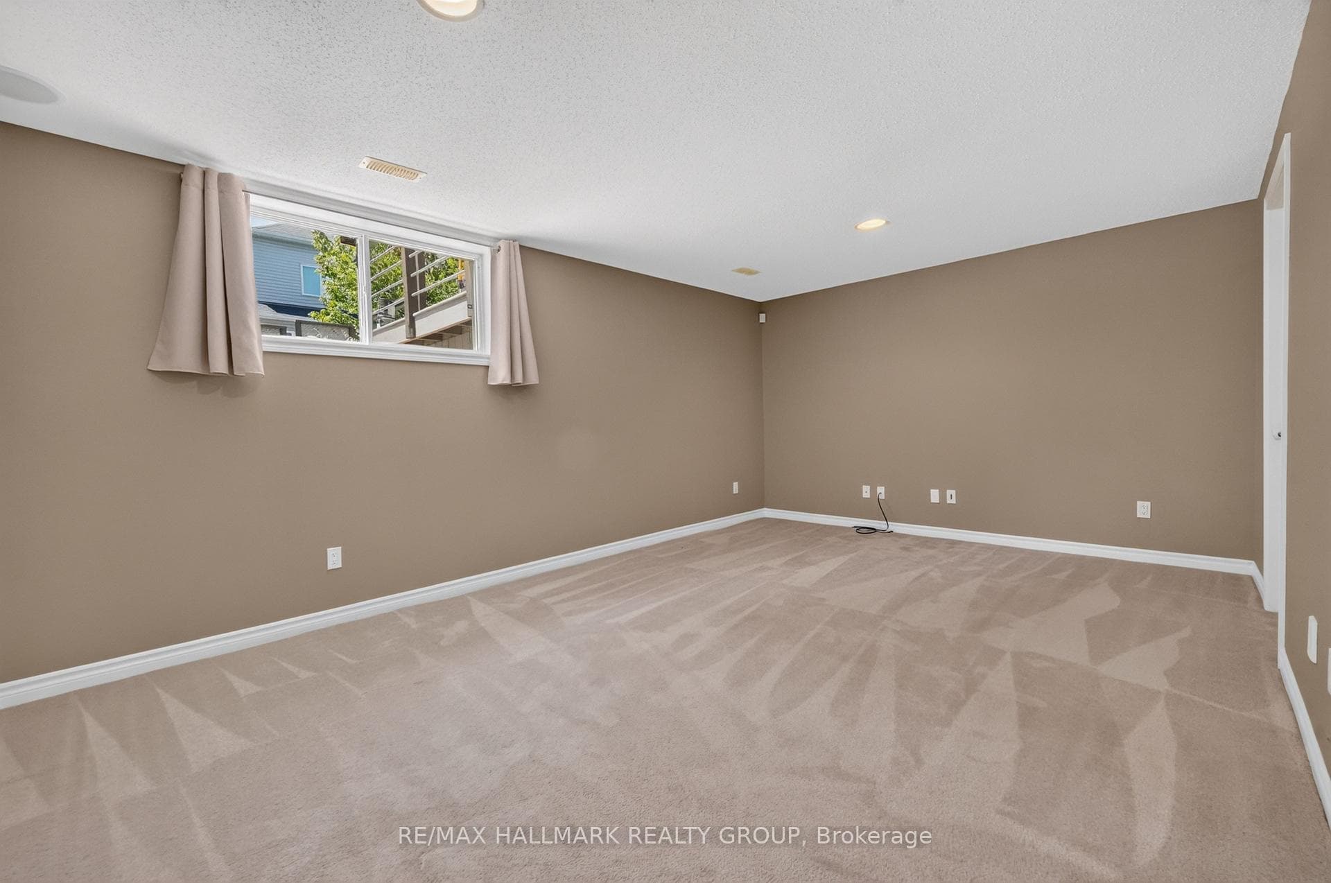 2028 MELETTE Crescent photo 29