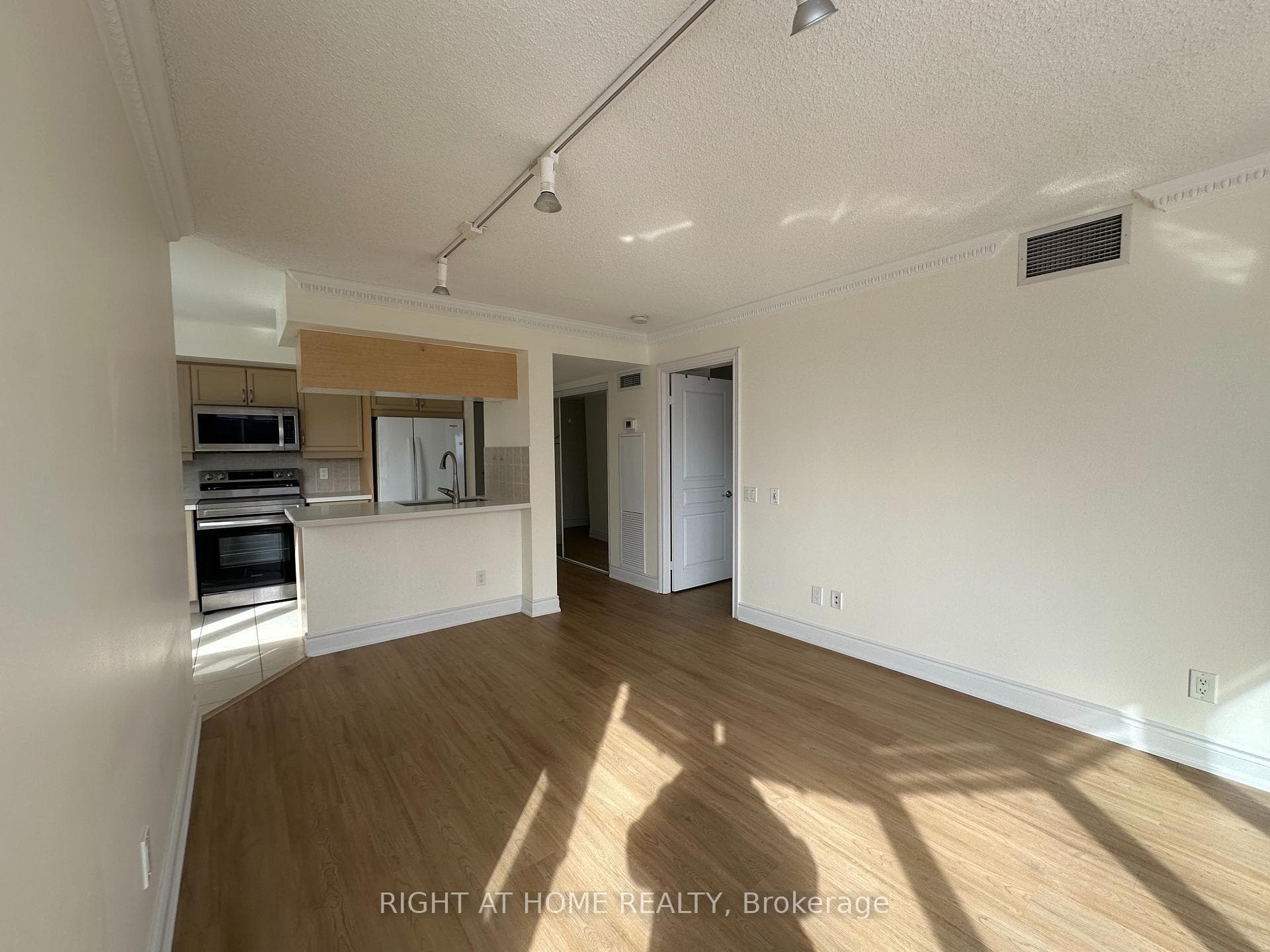 15 NORTHTOWN Way Unit 1127 photo 6