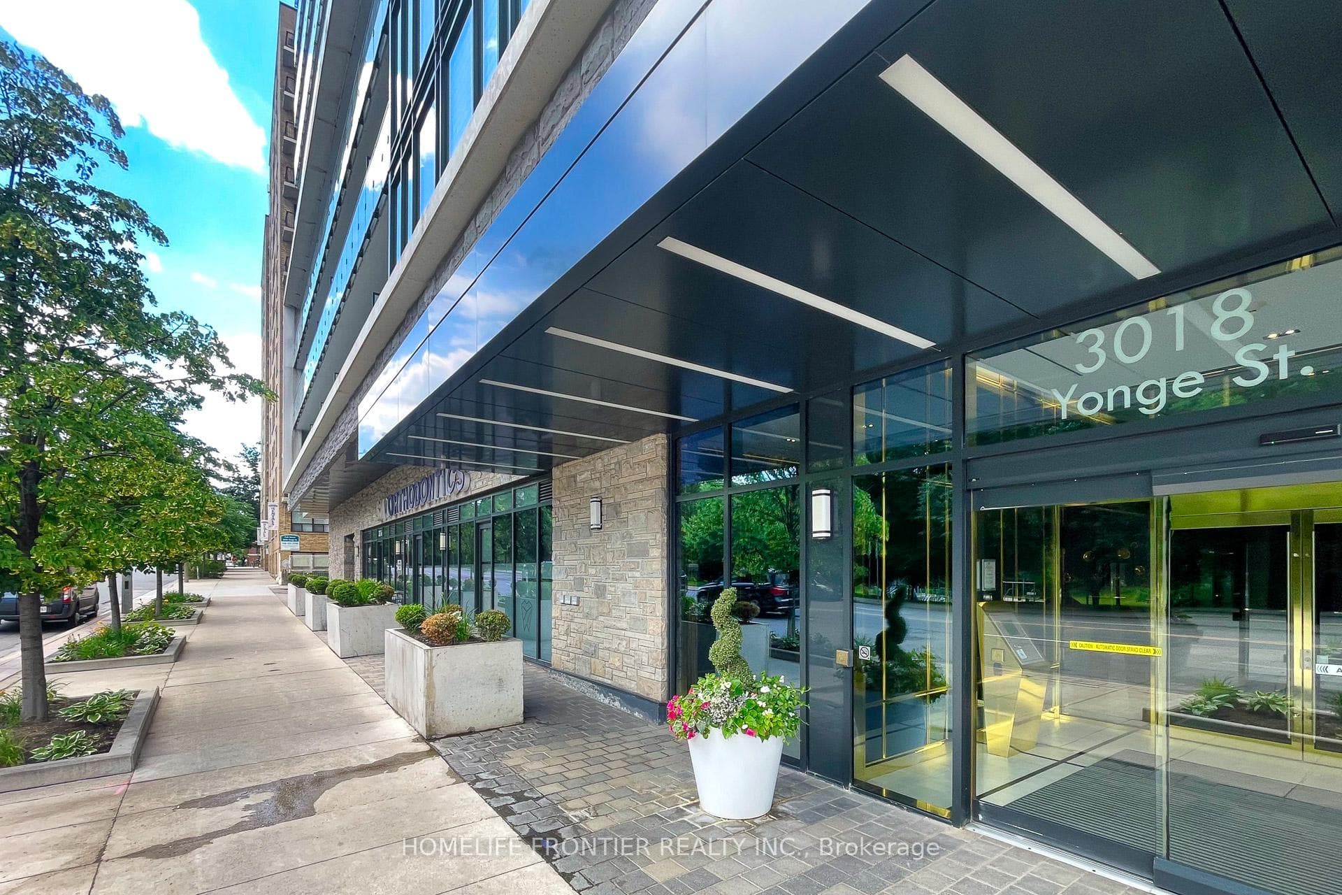 3018 Yonge Street Unit 201 photo 3
