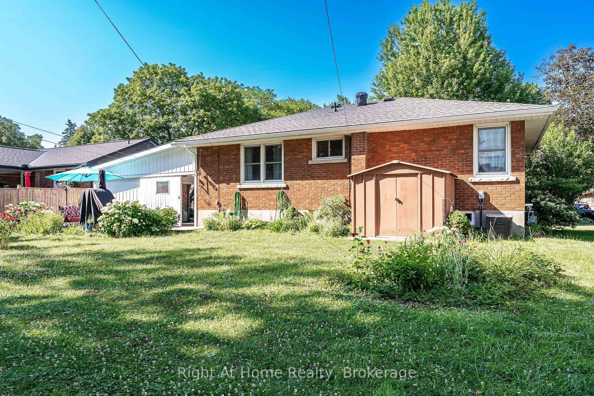 202 Easson Street photo 4