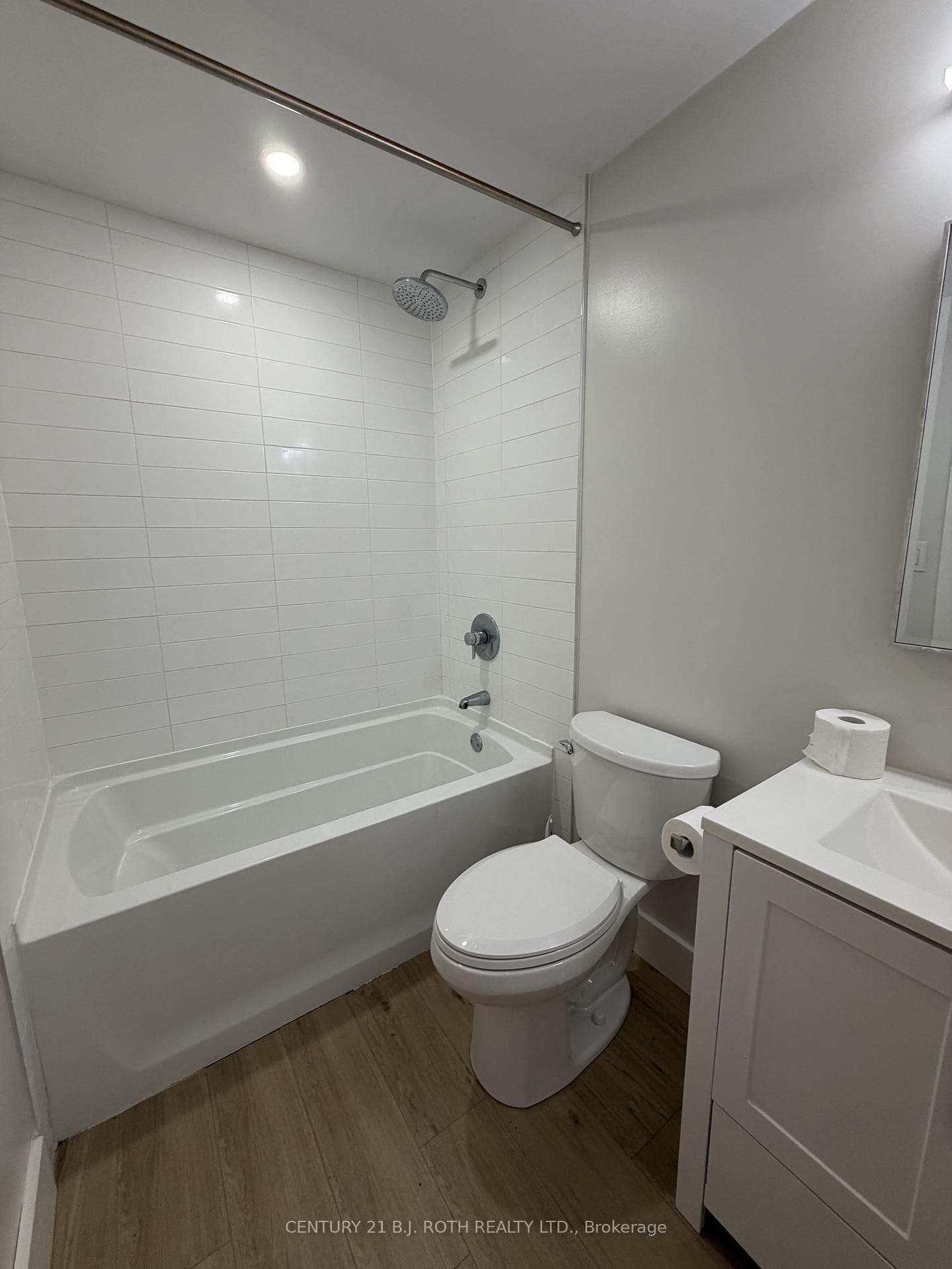 56 Olive Crescent photo 10