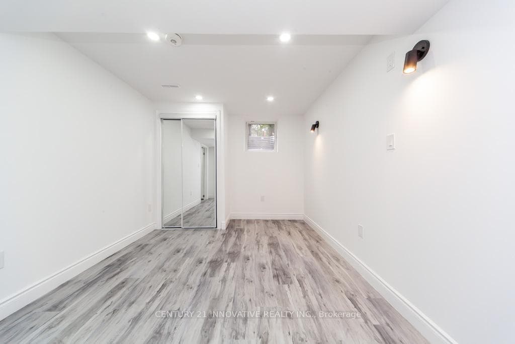 53 Alden Square photo 24