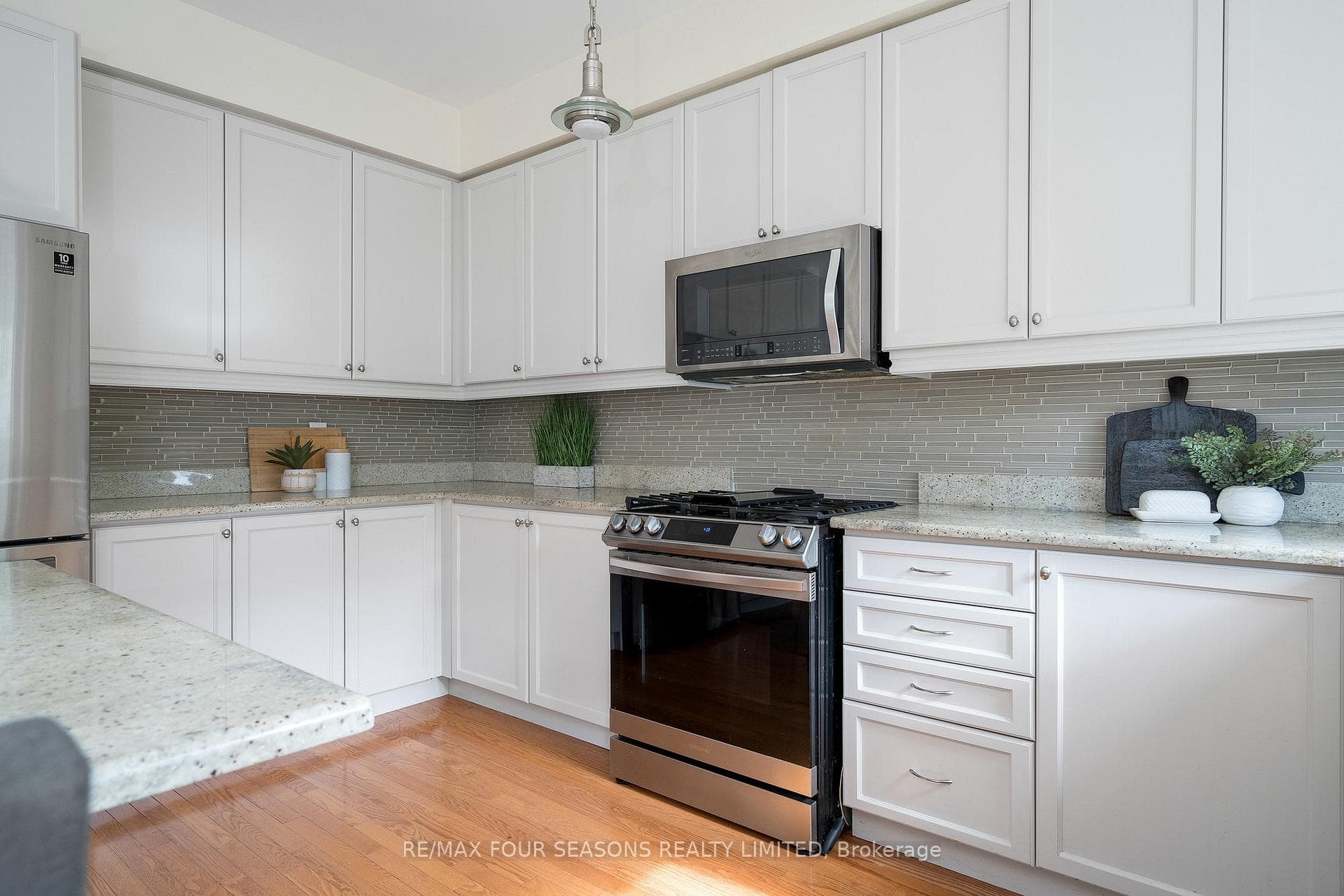 10 Westmount Mews photo 18