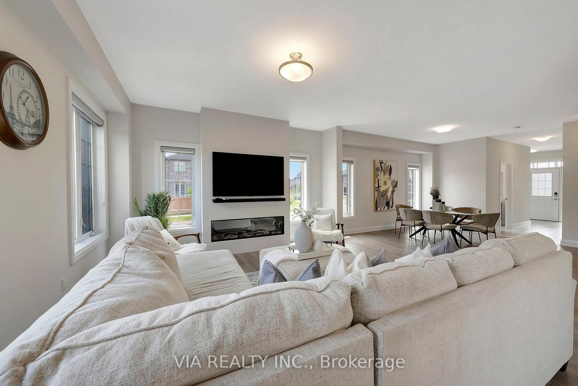 752 Wood Lily Street photo 5