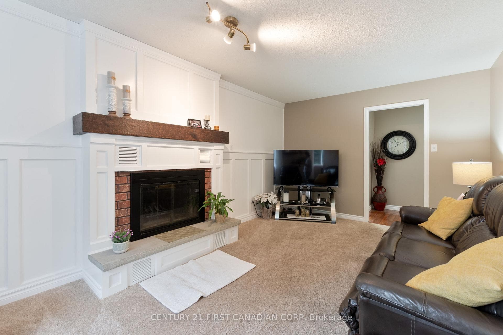 340 Canterbury Place photo 17