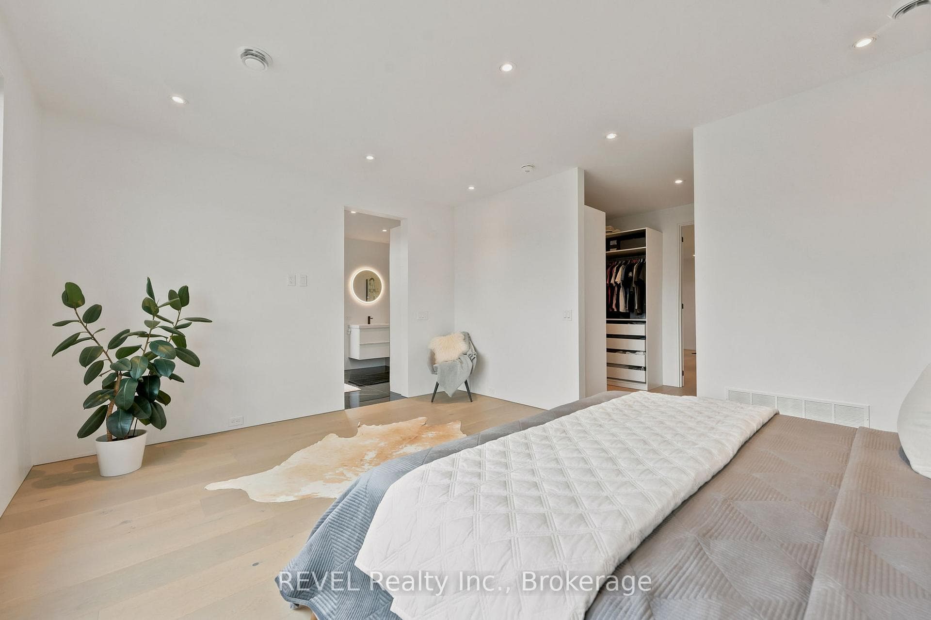 81 Mackenzie King Avenue photo 22