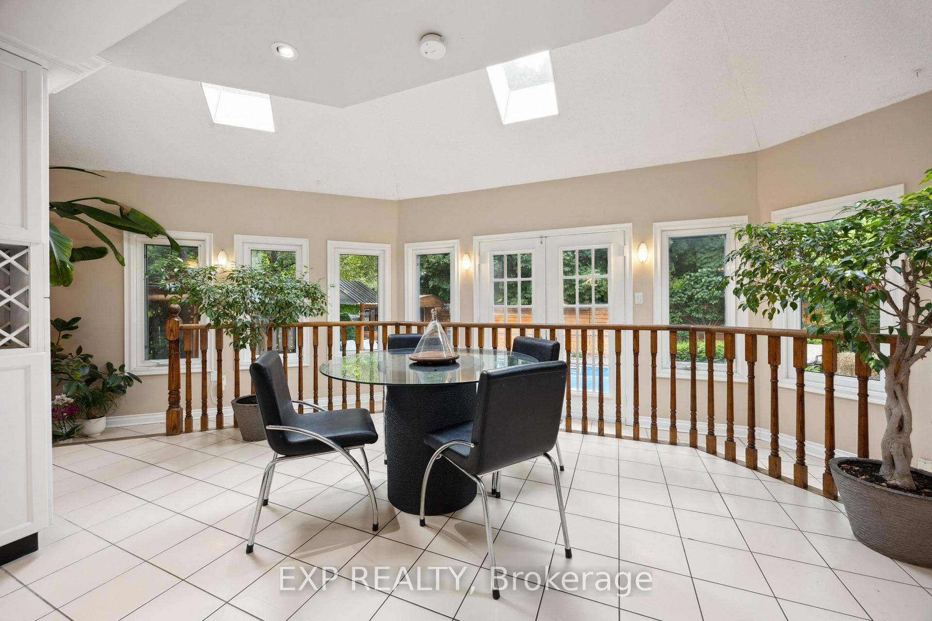 166 Lyndhurst Drive photo 12