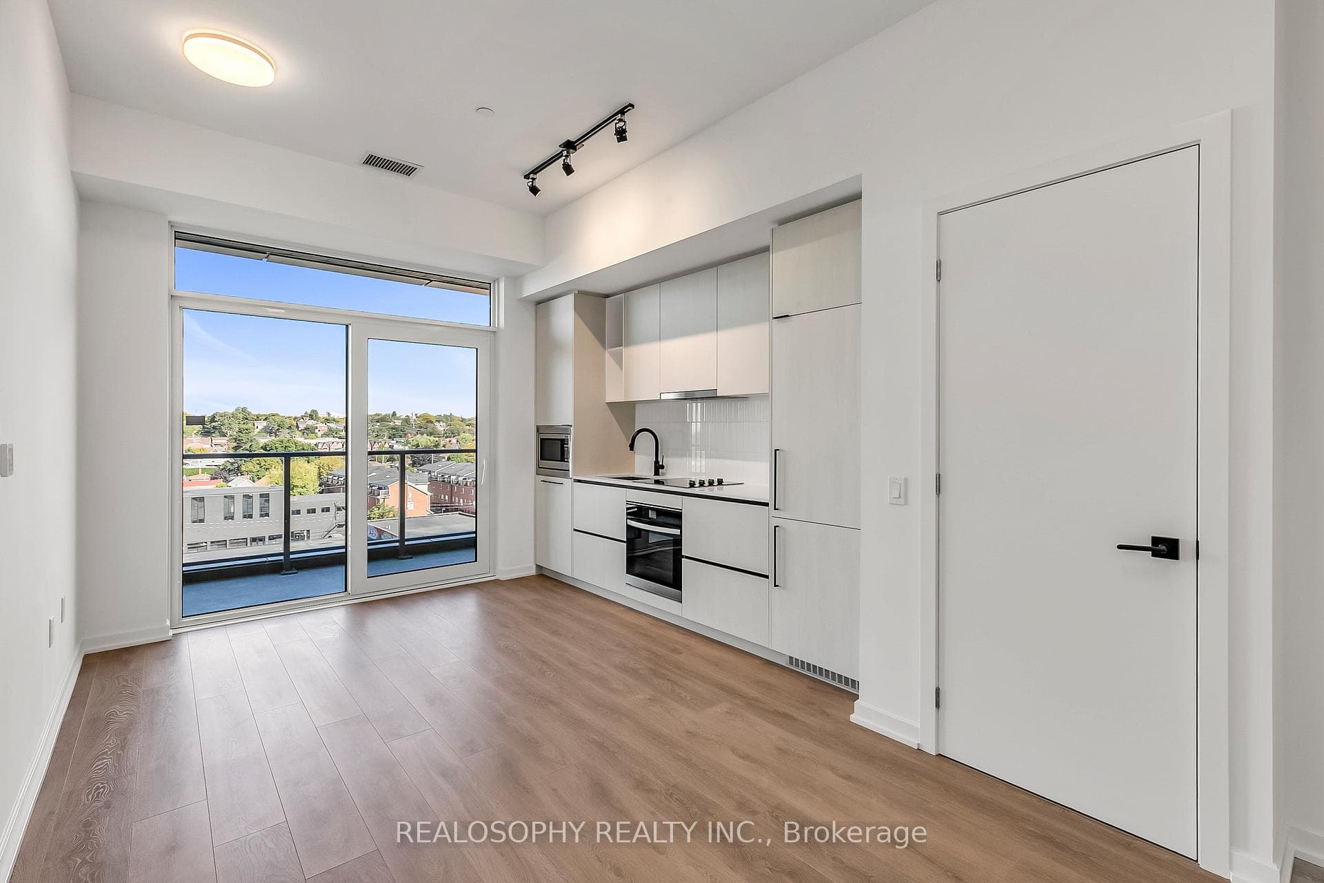 1285 Dupont Street Unit 706 photo 3