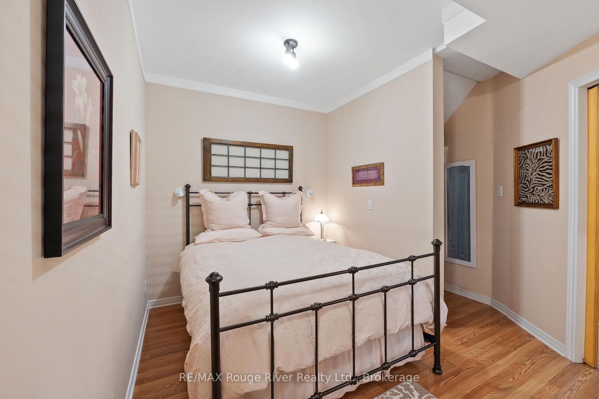 881 Kerr Street photo 30