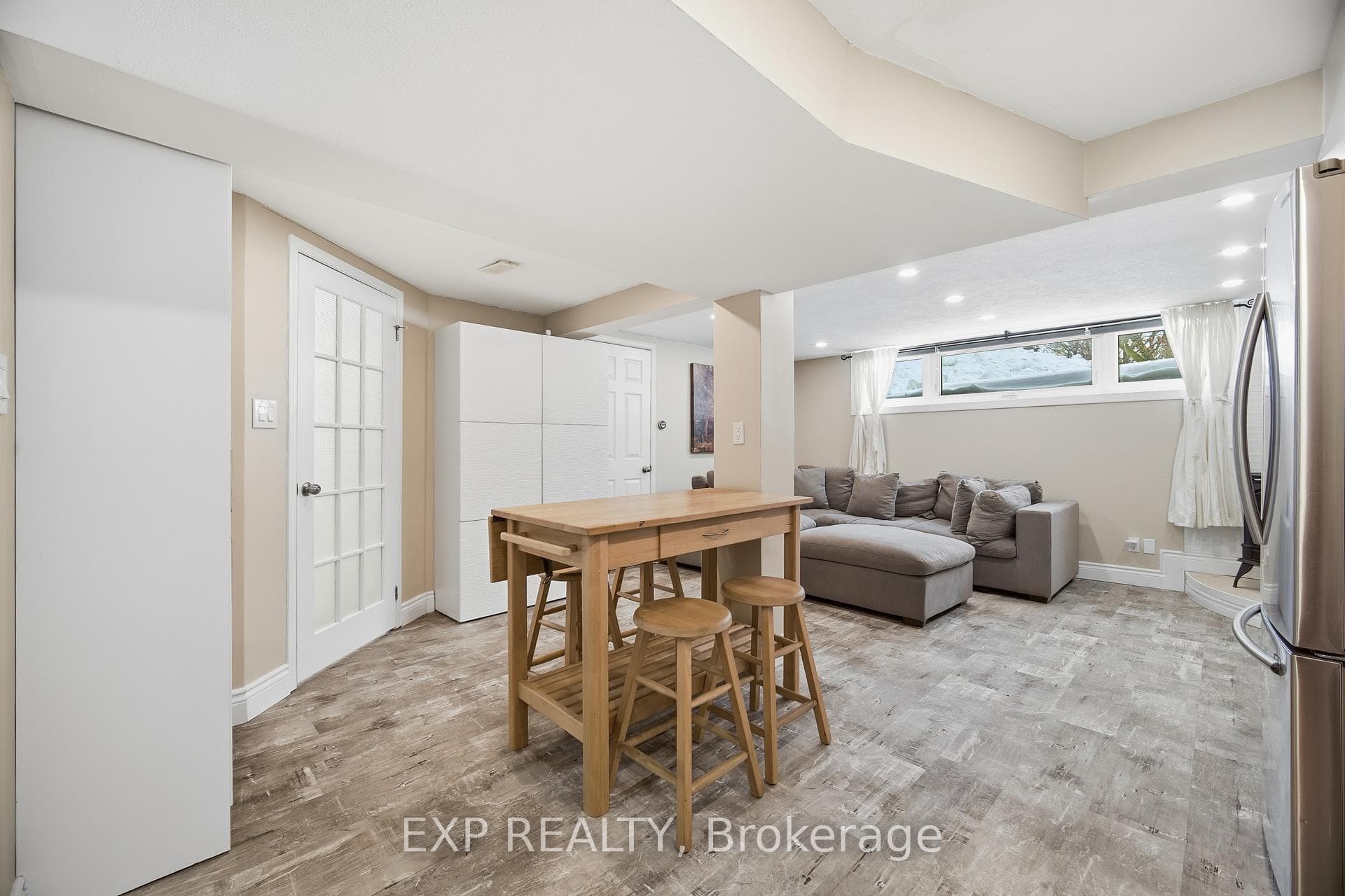 1301 Freeport Drive Unit Lower photo 9
