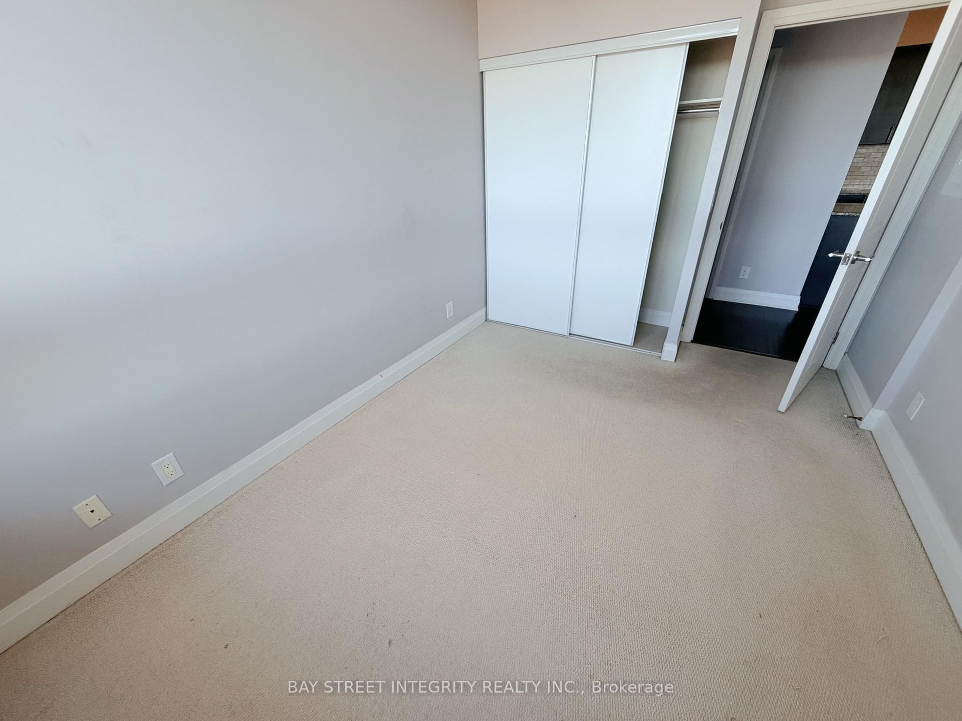 520 Steeles Avenue Unit 915 photo 11