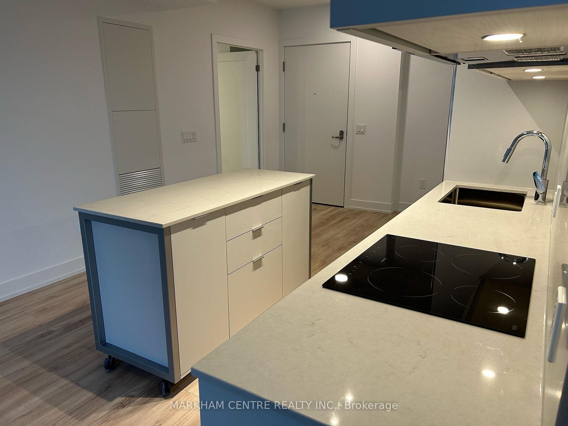 8 CEDARLAND Drive Unit 707 photo 12