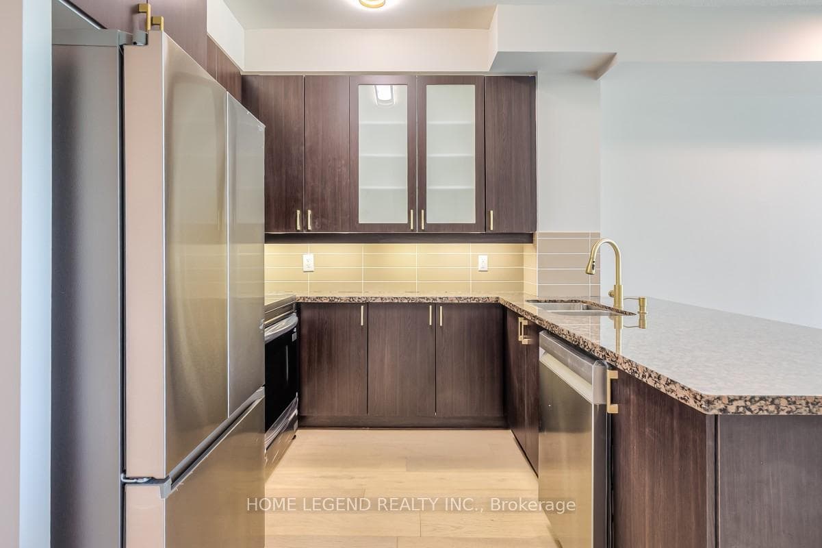 39 Upper Duke Crescent Unit 215 photo 11