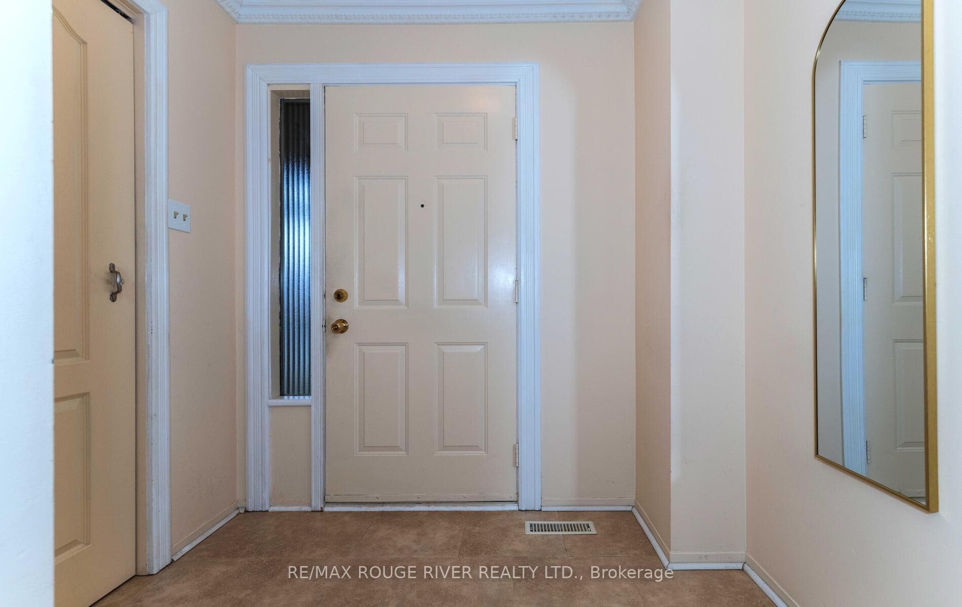 137 Maberley Crescent photo 5