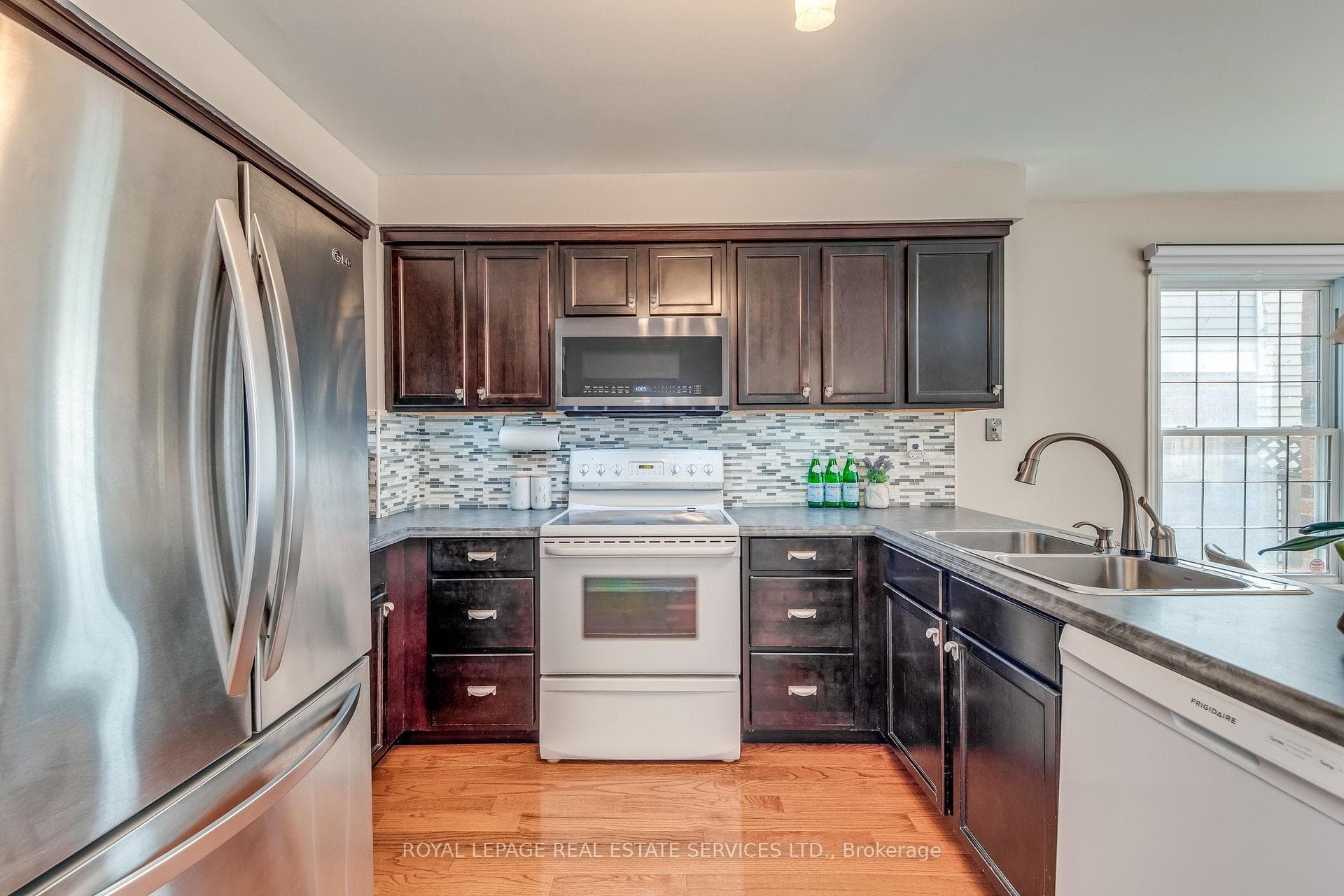 3390 Chartrand Crescent photo 23