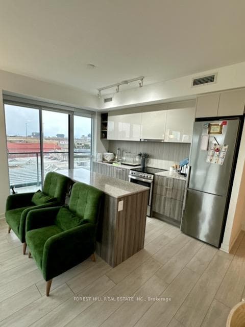 31 Tippett Road Unit 501 photo 5