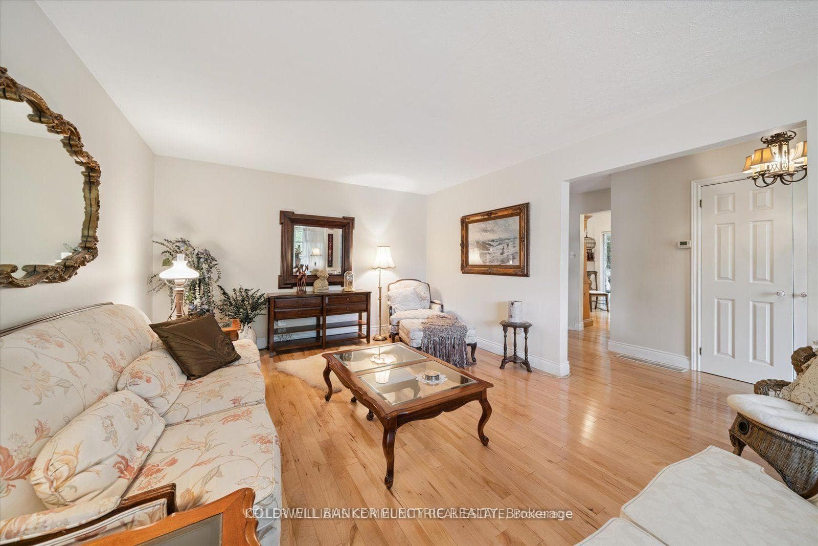 11 Bayleaf Court photo 7