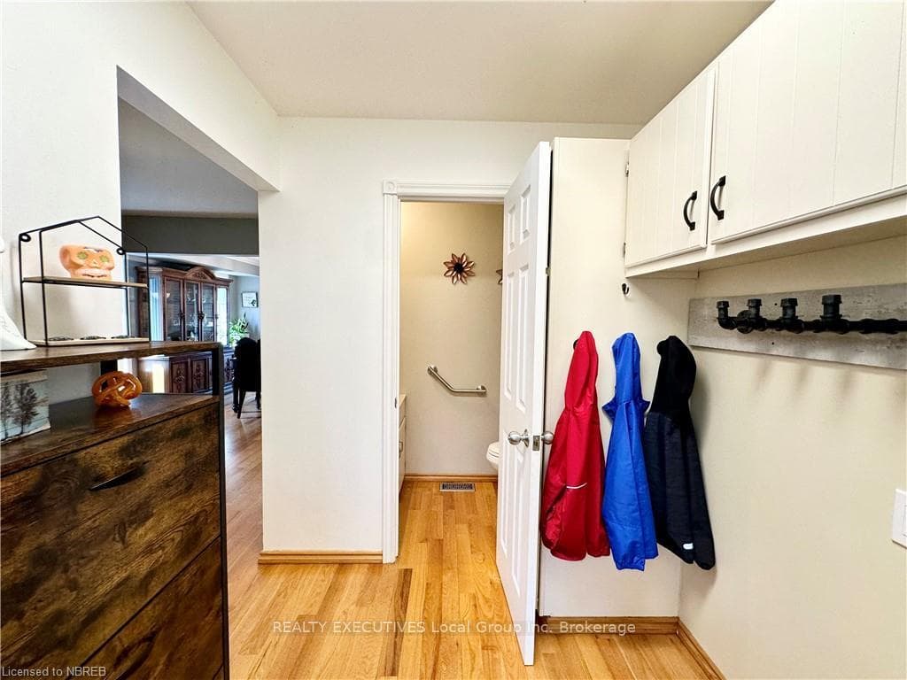 409 KING Street photo 14