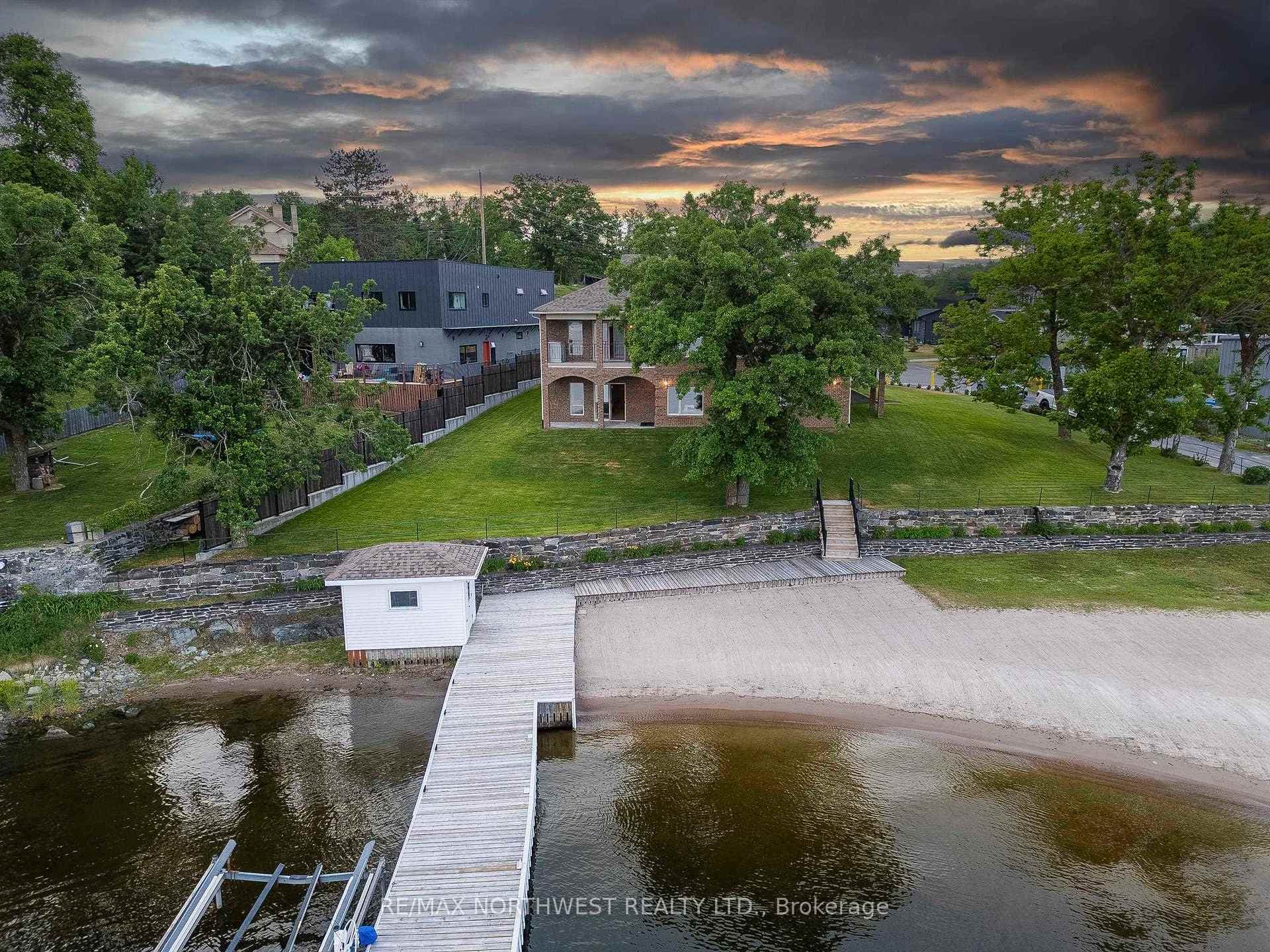 110 Lakeside Crescent photo 44
