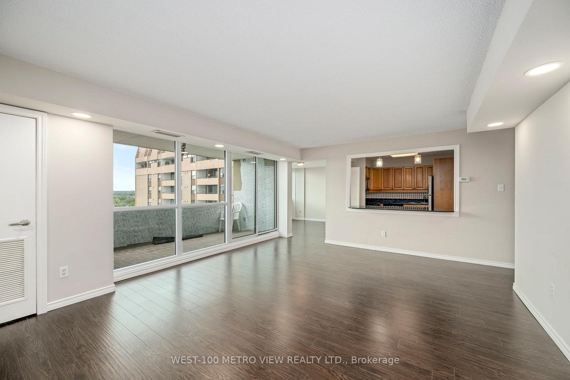 389 Dundas Street Unit 1602 photo 12