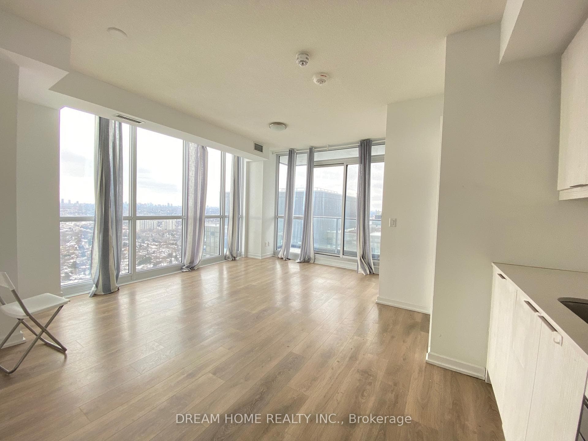 32 Forest Manor Road Unit 2602 photo 4