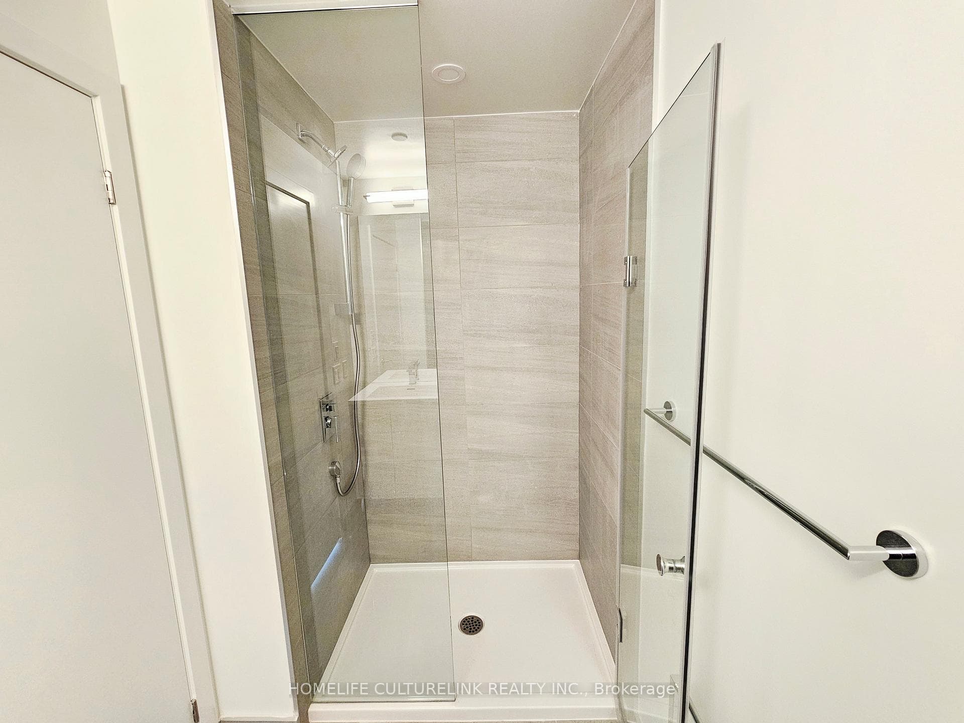 1 Quarrington Lane Unit 1704 photo 11