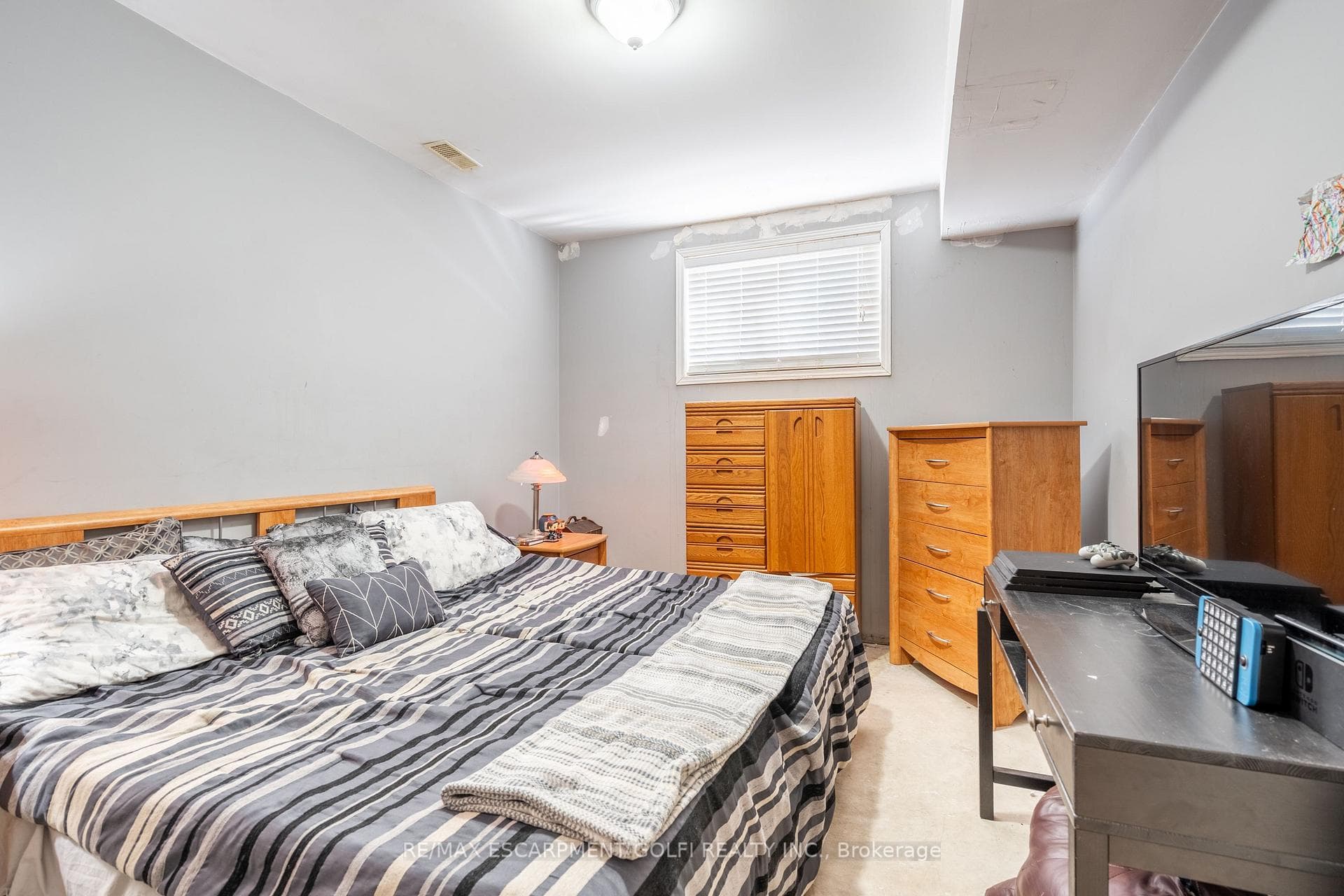 99 Kent Road photo 18
