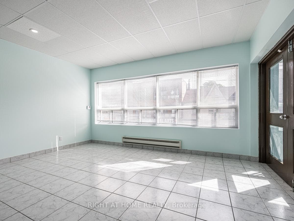 600 Gerrard Street Unit 2nd Floor photo 3