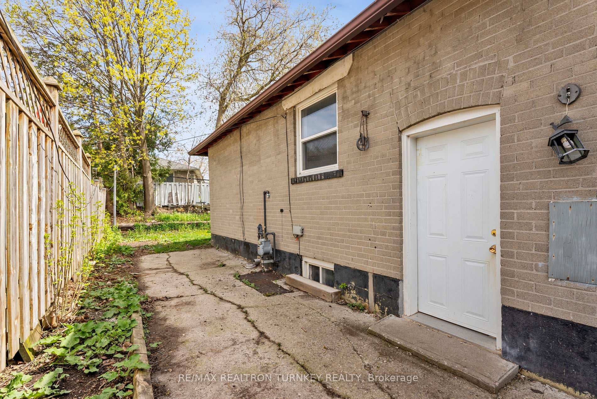 Side Entrance to Backyard